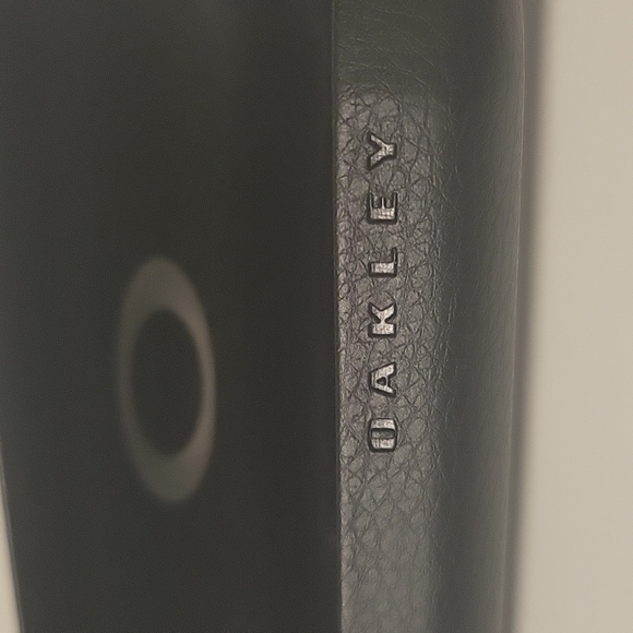 Oakley glasses/sunglasses accessories - Picture 3 of 5